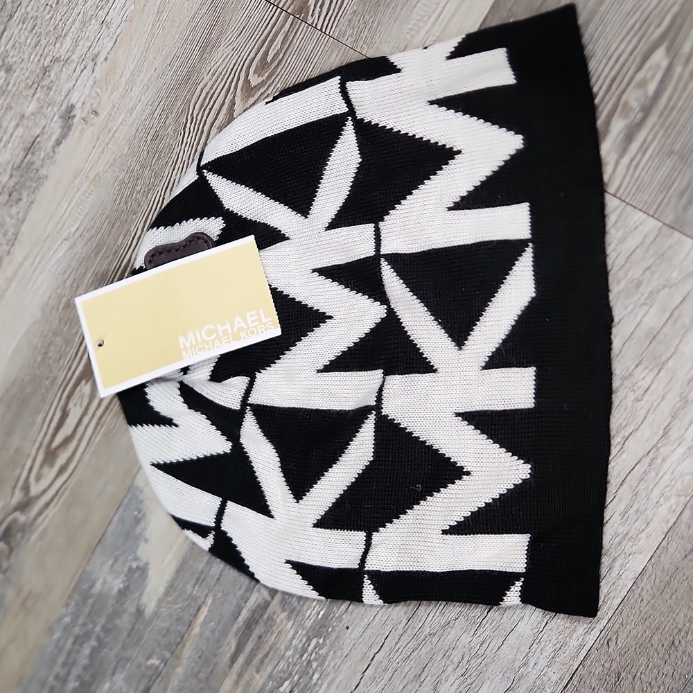 Michael Kors Black & White Logo Knit Beanie - Picture 5 of 12